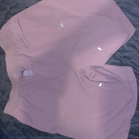 Lululemon license to train shorts 7 inch - Picture 4 of 5